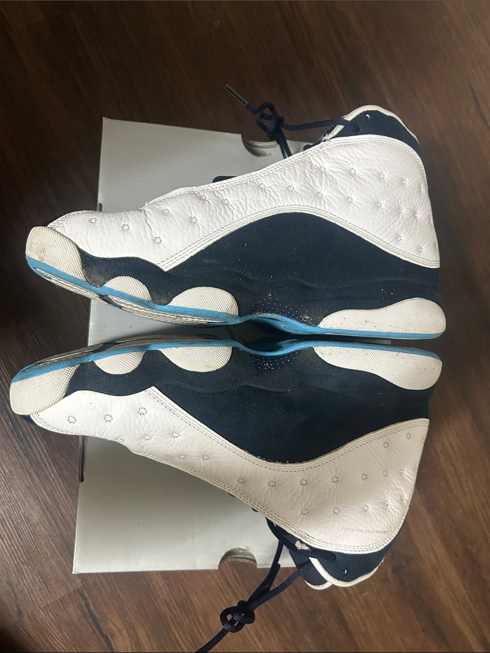 Air Jordan 13 Retro men's size 10.5 Shoes - White/DK powder blue obsidian-multi - Picture 5 of 7